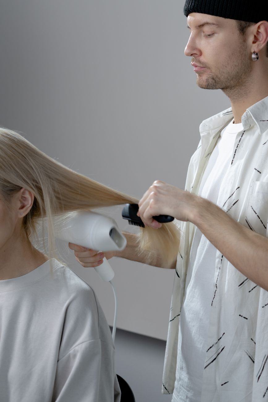 Der Colorist - Farbe · Balayage · Glossing im Wiener Salon